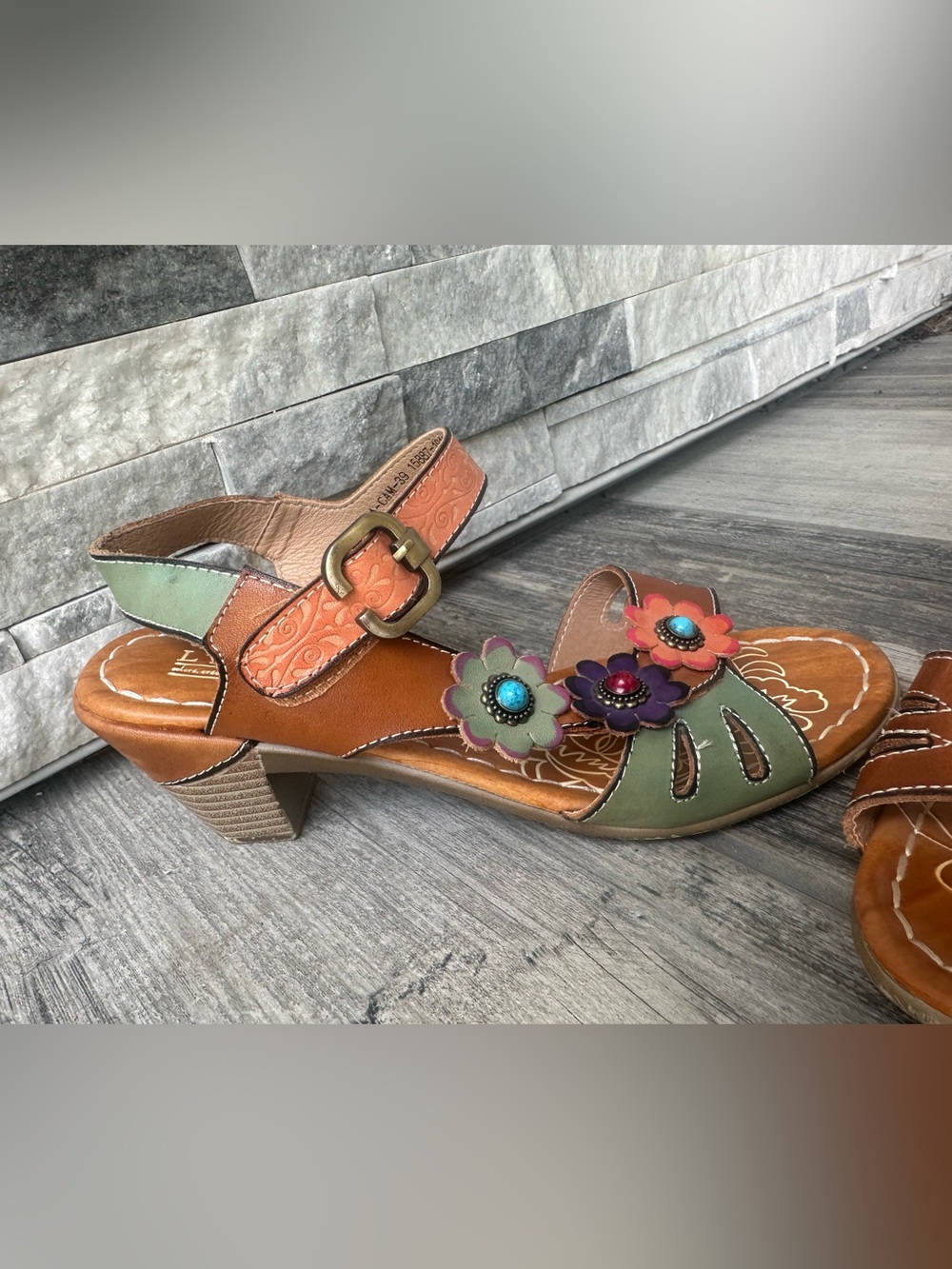 NEW L'Artiste by Spring Step Yovela  Floral Leather Sandals Size 39 - Picture 4 of 12